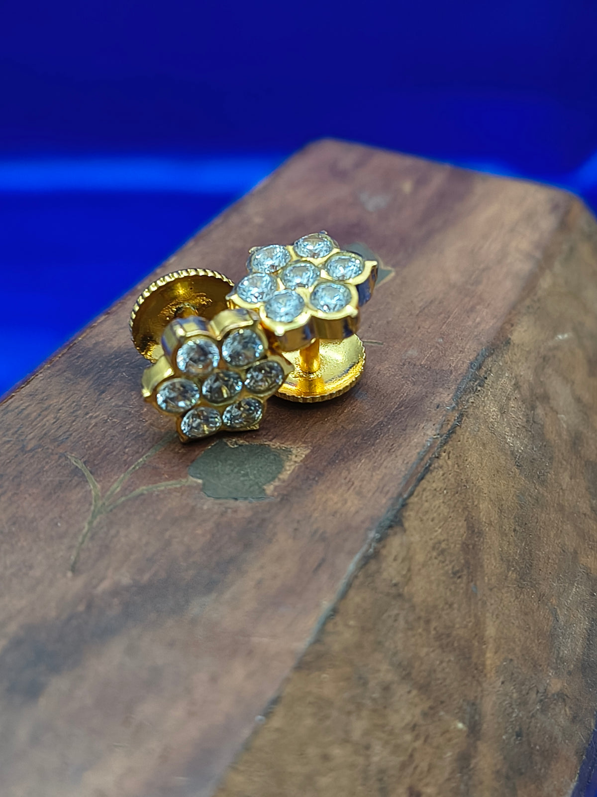 7 STONE STUD (KL P8)