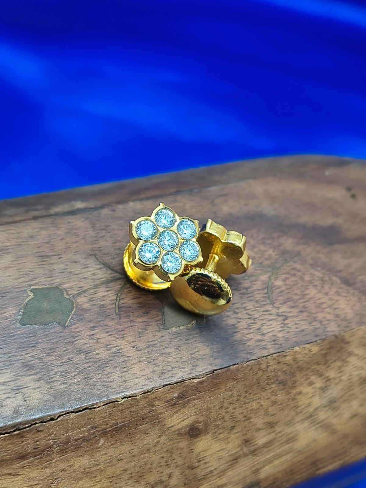 7 STONE STUD (KL P8)