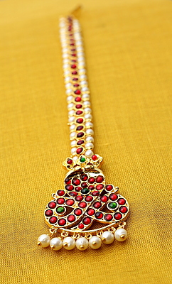 Temple Jewellery – Brass Gold Finish & Kempstones Nagam Forehead Pendant / Nethi Chutty / Maang Tikka