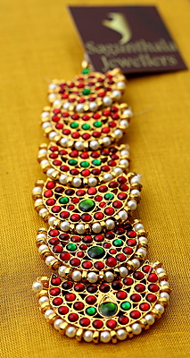 Temple Jewellery Brass Gold Finish Nethi Chutty – Chandran/Moon Pattern Forehead Maang Tikka with Kempstones