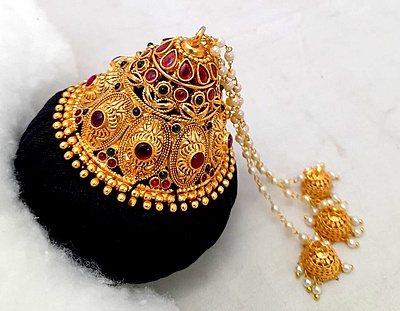 Andal Kondai - Ethnic One Gram Gold Matte Antique & Kempstones Hair Accessory Andal Kondai - Ethnic One Gram Gold Matte Antique & Kempstones Hair Accessory