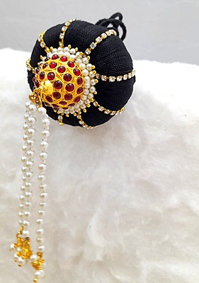 Andal Kondai โ Full Red Kempstones with Decorative Hair Ring | Ethnic Hair Accessory for Bridal, Bharatanatyam & Goddess Decoration Andal Kondai โ Full Red Kempstones with Decorative Hair Ring | Ethnic Hair Accessory for Bridal, Bharatanatyam & Goddess Decoration