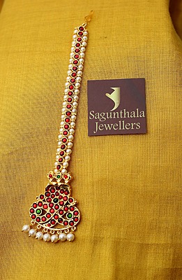 Temple Jewellery – Brass Gold Finish & Kempstones Nagam Forehead Pendant / Nethi Chutty / Maang Tikka Temple Jewellery – Brass Gold Finish & Kempstones Nagam Forehead Pendant / Nethi Chutty / Maang Tikka